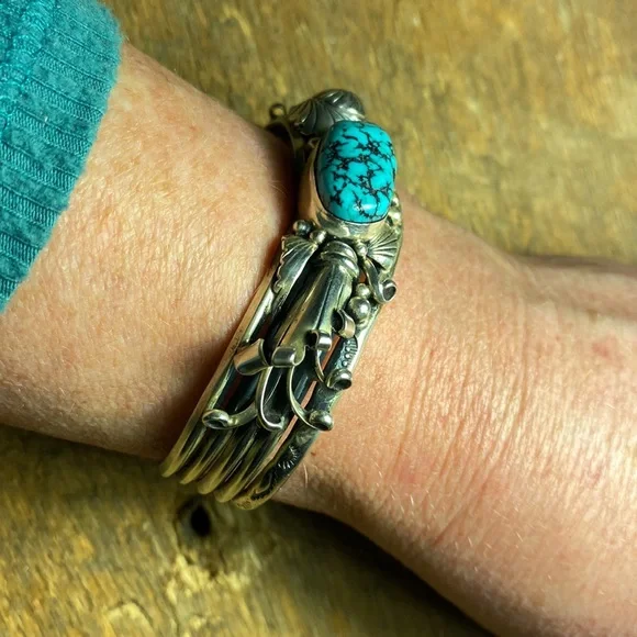 NAVAJO CUFF BRACELET by Tom Willeto, signed, sterling silver and turquoise - Picture 8 of 17